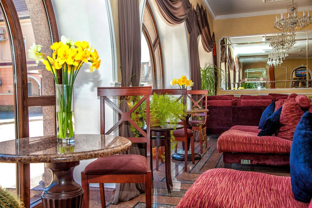 Optima Collection Kamianets-Podilskyi Hotel Exterior photo
