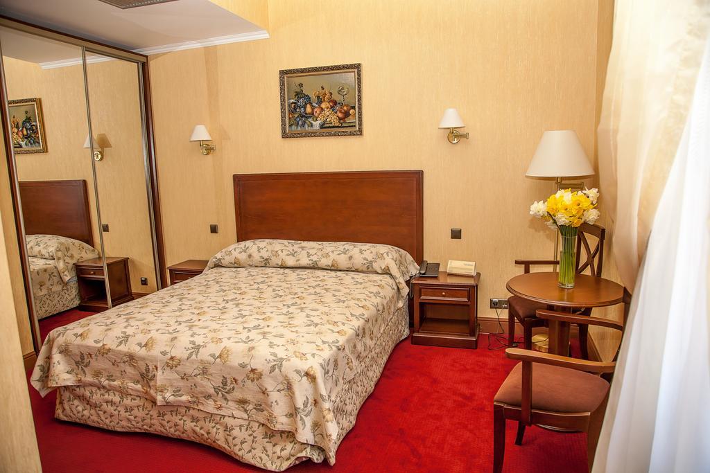 Optima Collection Kamianets-Podilskyi Hotel Exterior photo