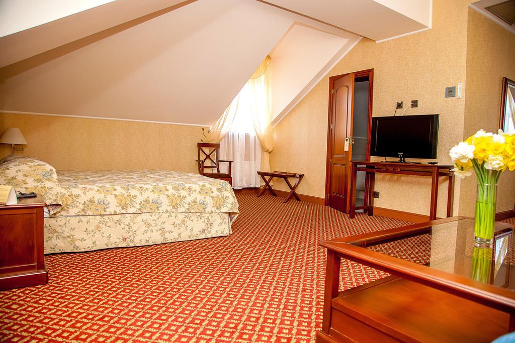 Optima Collection Kamianets-Podilskyi Hotel Exterior photo