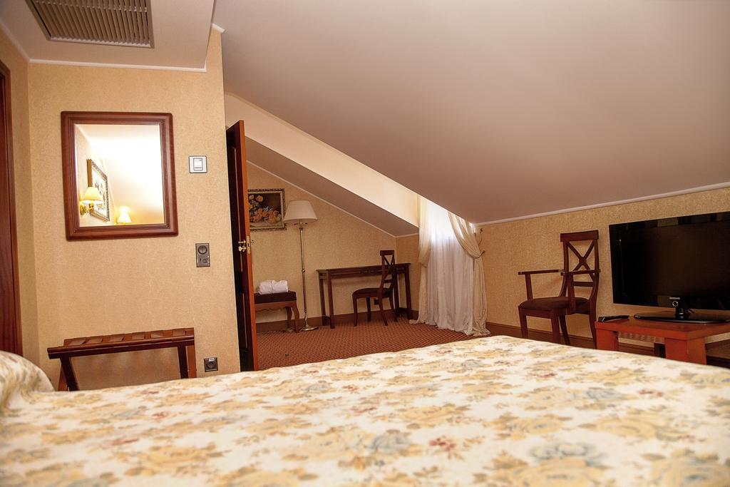 Optima Collection Kamianets-Podilskyi Hotel Exterior photo